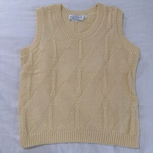 Elegant Sleeveless Knit Sweater in Cream
